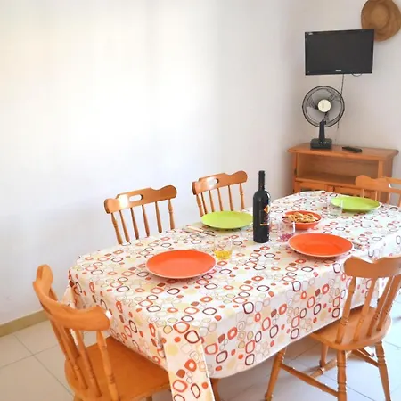 Two-story House In With Outdoor Spaces And Air Conditioning בית נופש *